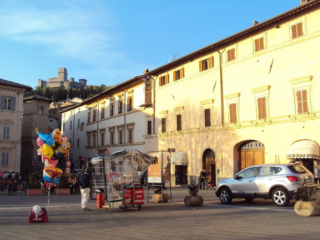 Appartamenti Piazza Santa Chiara Assisi Exterior photo