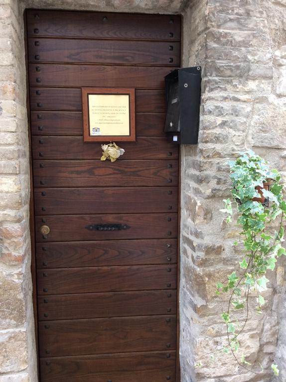 Appartamenti Piazza Santa Chiara Assisi Exterior photo
